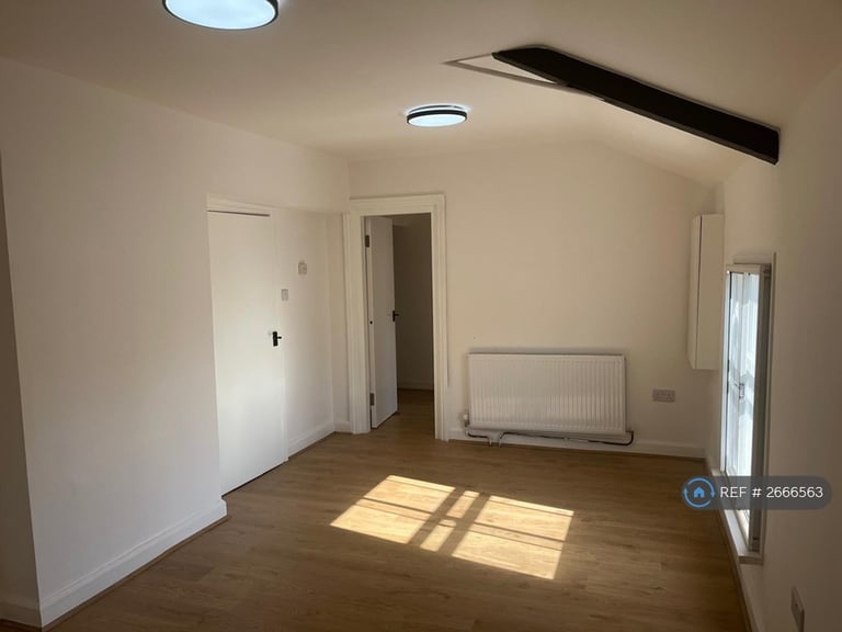 2 bedroom flat in High Street, Sandbach, CW11 (2 bed) (#2666563)