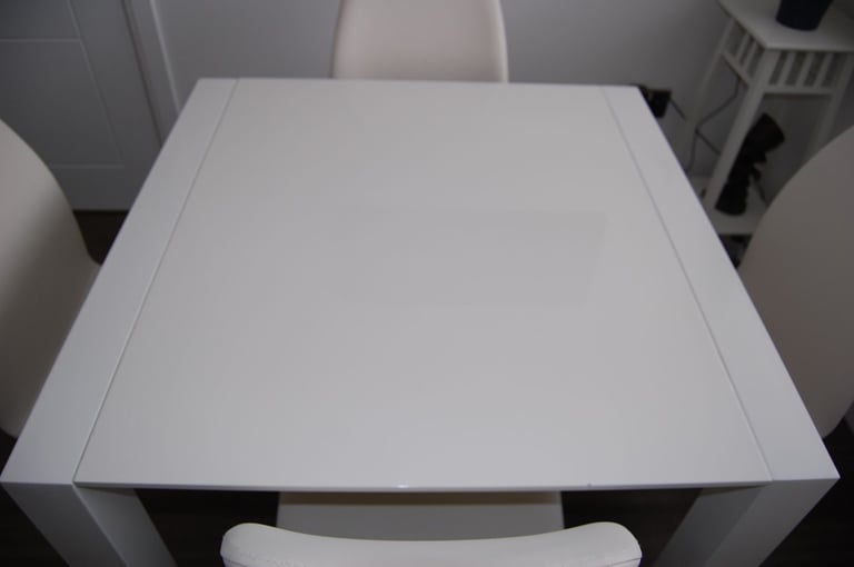 Extending Dining Table & 4 Chairs in High Gloss White
