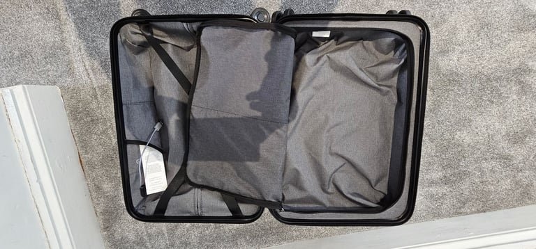 Ricardo Beverly Hills 21” Carry-On Hardcase Spinner Suitcase Luggage