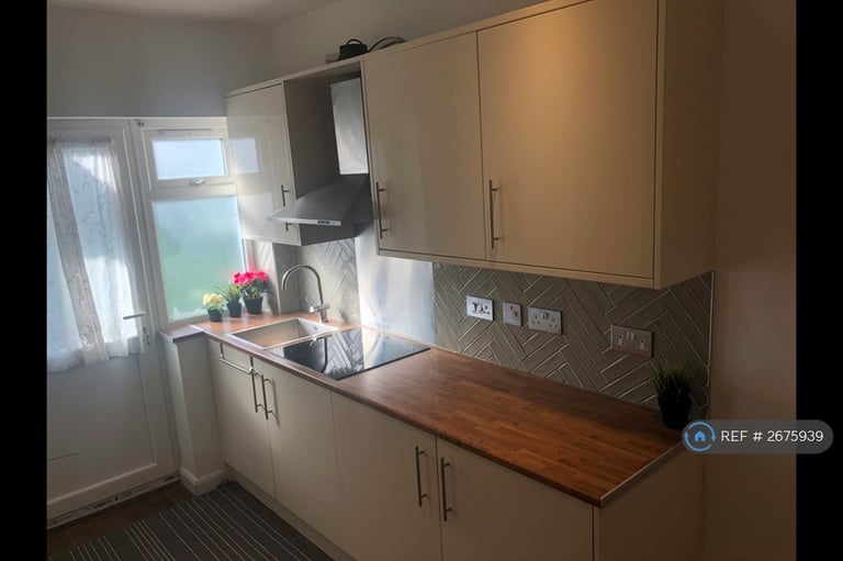 Studio flat in Allenby Road, Southall, UB1 (#2675939)