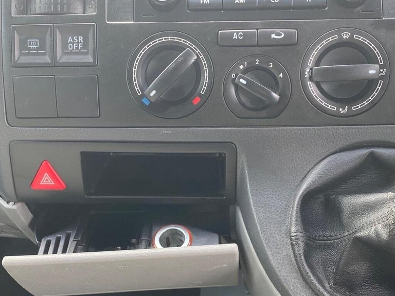 2006 Volkswagen Transporter 2.5 TDi T32 REAR LONGUE-5 BELTS-20 inch ALLOYS-PRIVATE PLATE MOTORHOM...