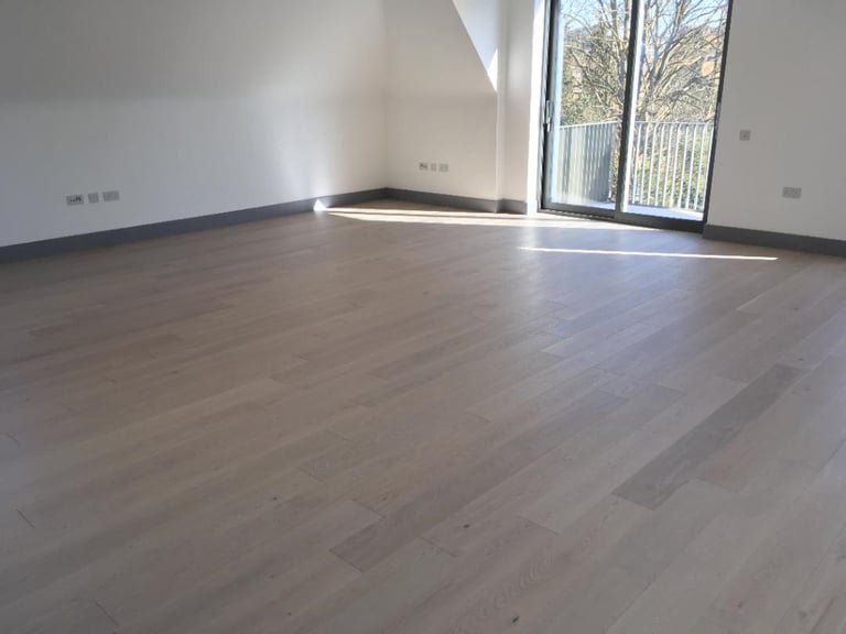 Exclusive Gated Lux 3 Bed 2 Bath Open Plan Balcony Flat Car Park Share Garden NearRailTubeBusShops