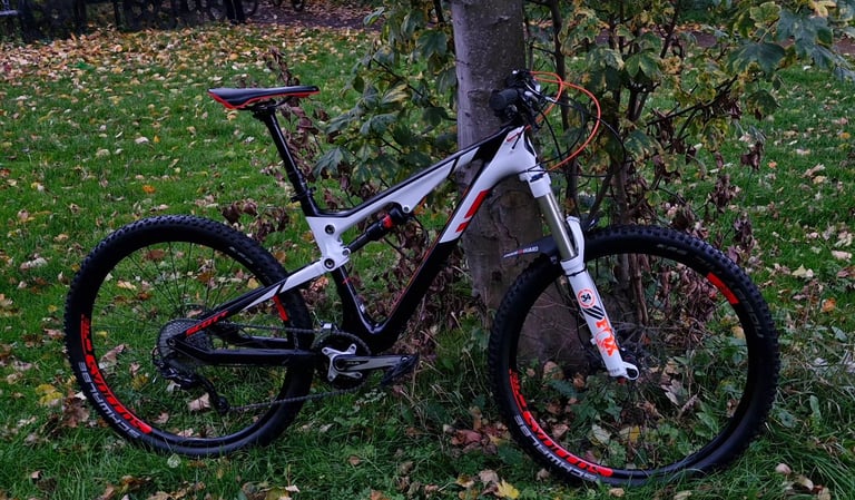 image for FULL SUSPENSION 💥CARBON SCOTT GENIUS💥 FOX FRONT/BACK NEW COND SIZE MEDIUM ORIGINALLY COST £2500 