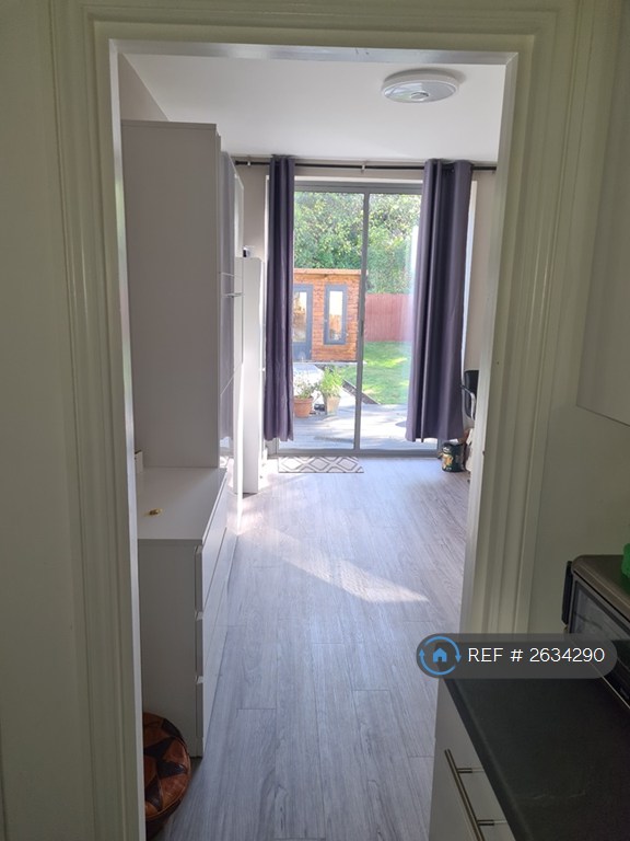 Studio flat in Parkfield Way, Bromley, BR2 (#2634290)