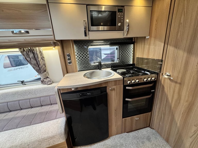 SWIFT CHALLENGER HI-STYLE 560 2021 MODEL ISLAND BED TOURING CARAVAN