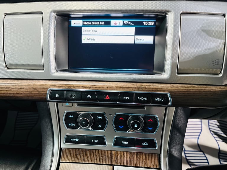 2013 Jaguar XF 3.0d V6 Luxury 4dr Auto [Start Stop] SALOON DIESEL Automatic