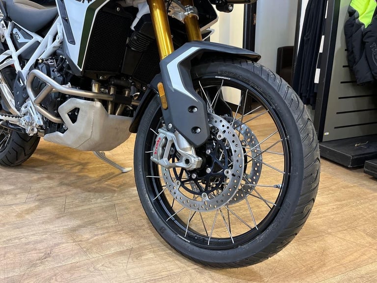 2025 Triumph Tiger 900 RALLY PRO PREMIUM TWIN COLOUR Petrol black 6 Speed