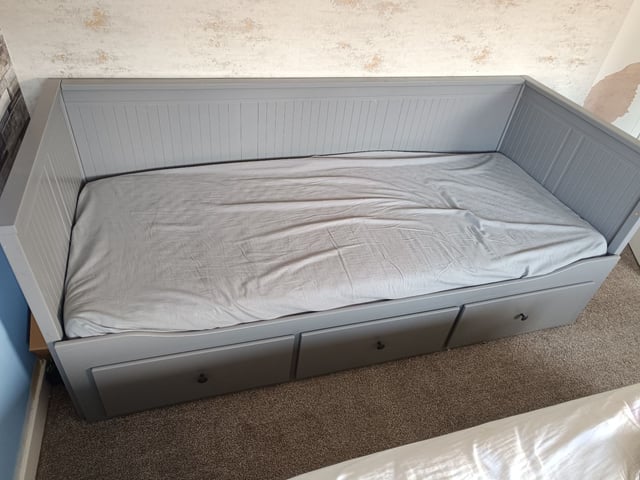 IKEA Hemnes Day Bed With Drawers Pullout Second Mattress in