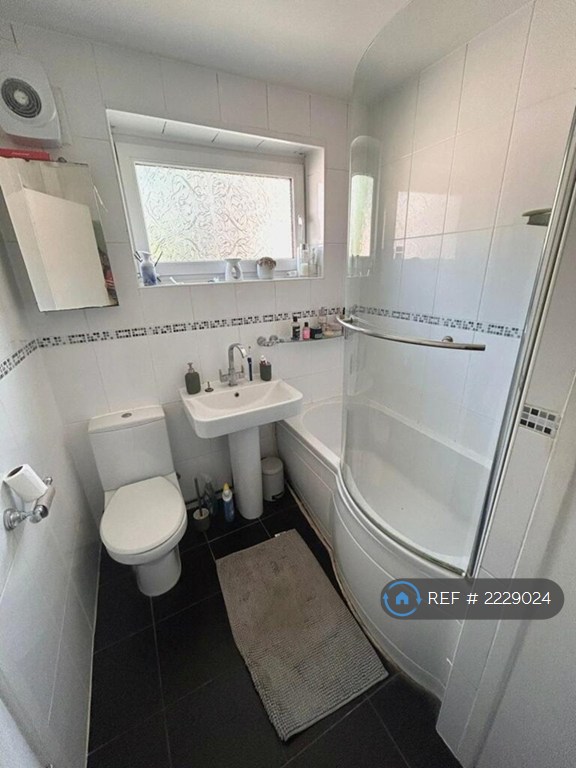 2 bedroom flat in Croft Close, Chislehurst, BR7 (2 bed) (#2229024)