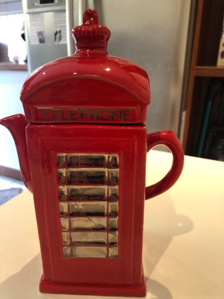 Red teapot 