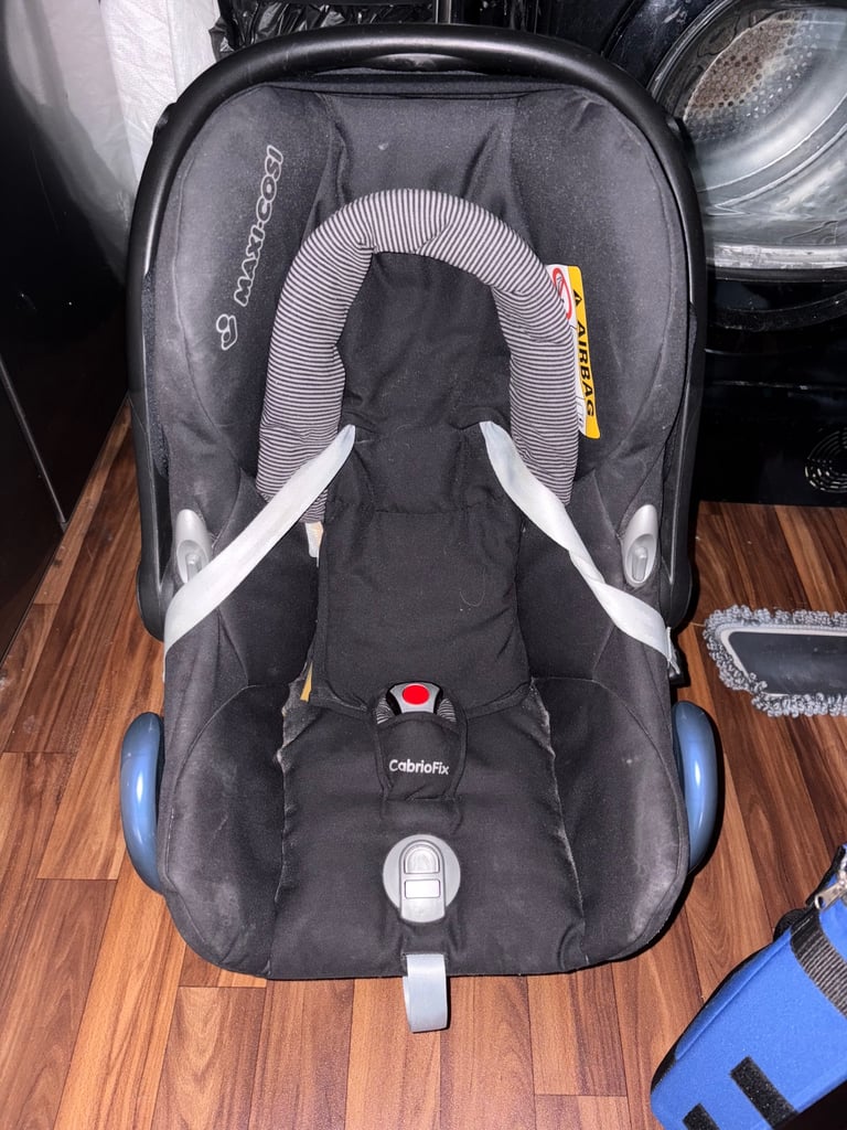 image for Maxi codi Baby car seat with ISO base