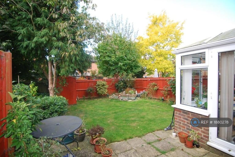 3 bedroom house in Douglas Road, Tonbridge, TN9 (3 bed) (#1880278)