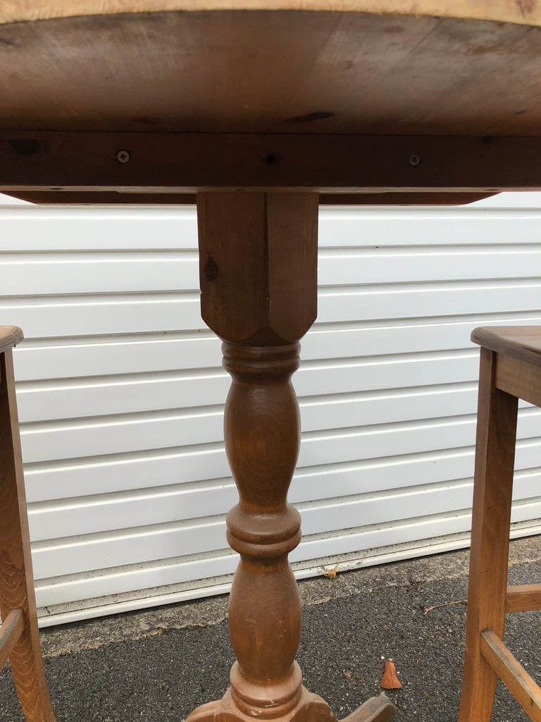 Bar stools and table 