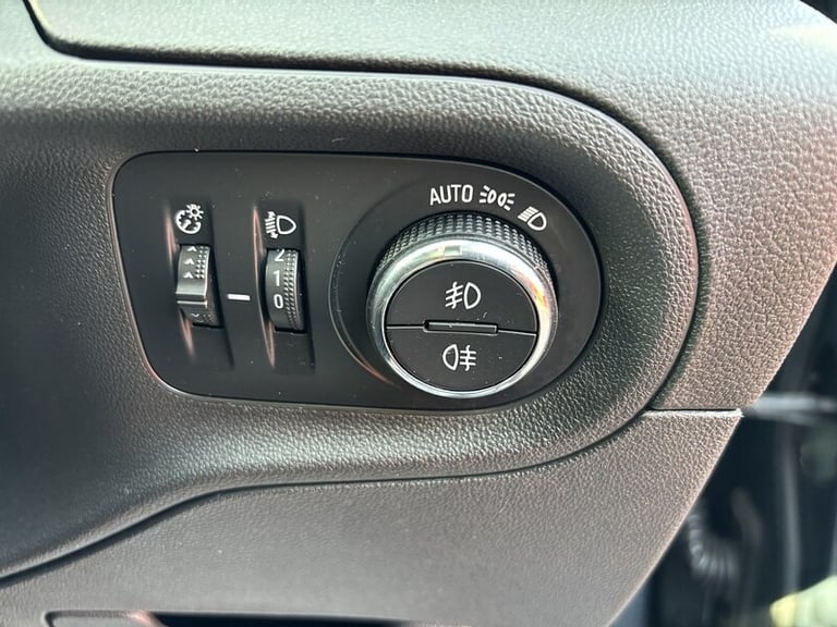 2018 Vauxhall Grandland X Turbo Tech Line Nav SUV Petrol Manual