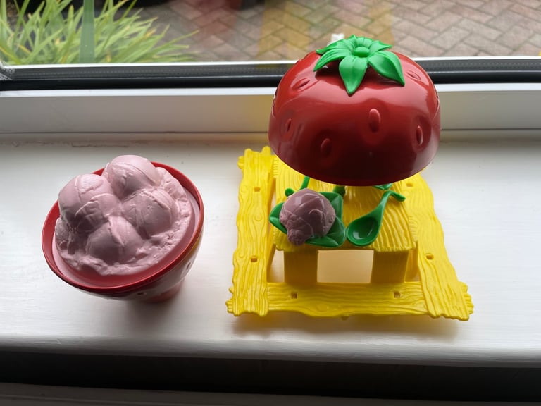 Strawberry Shortcake snail cart