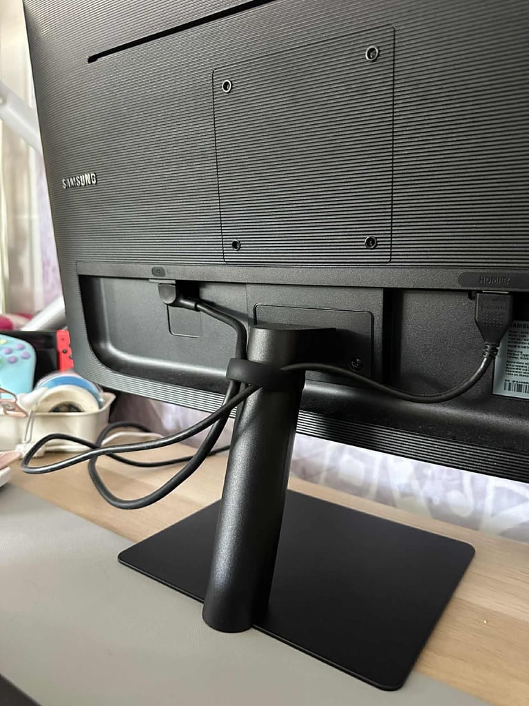 Samsung 27' Viewfinity 4K HDR10 Monitor + box