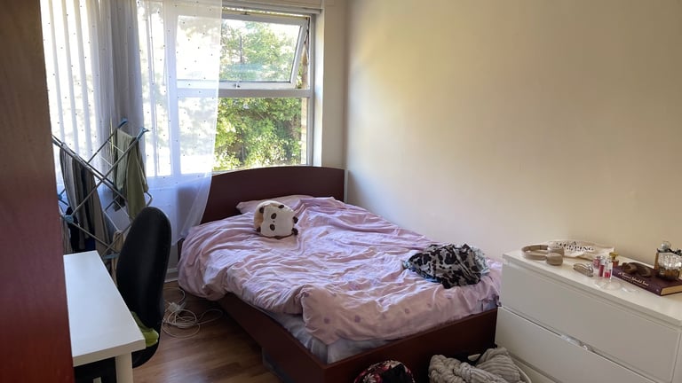 Double room in all girls house available. 