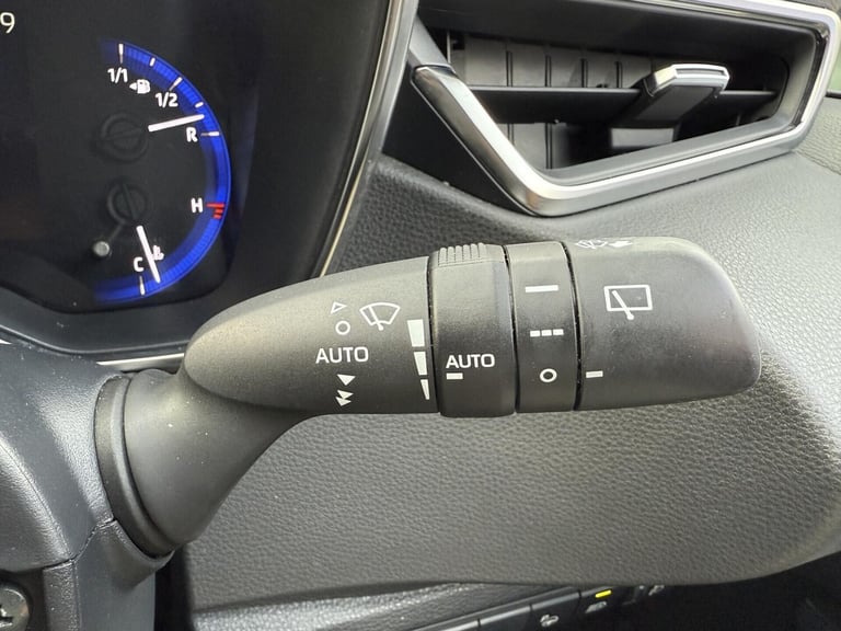 2019 Toyota Corolla 2.0 VVT-h Design Hatchback 5dr Petrol Hybrid CVT Euro 6 (s/s) (184 ps) Hatchb...