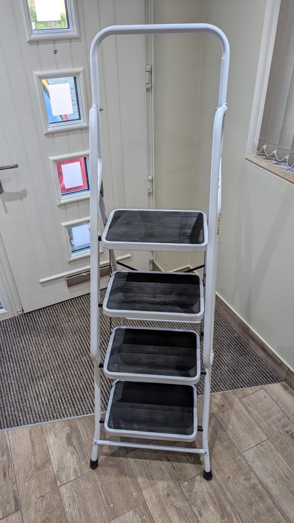 image for 4 tread step ladder