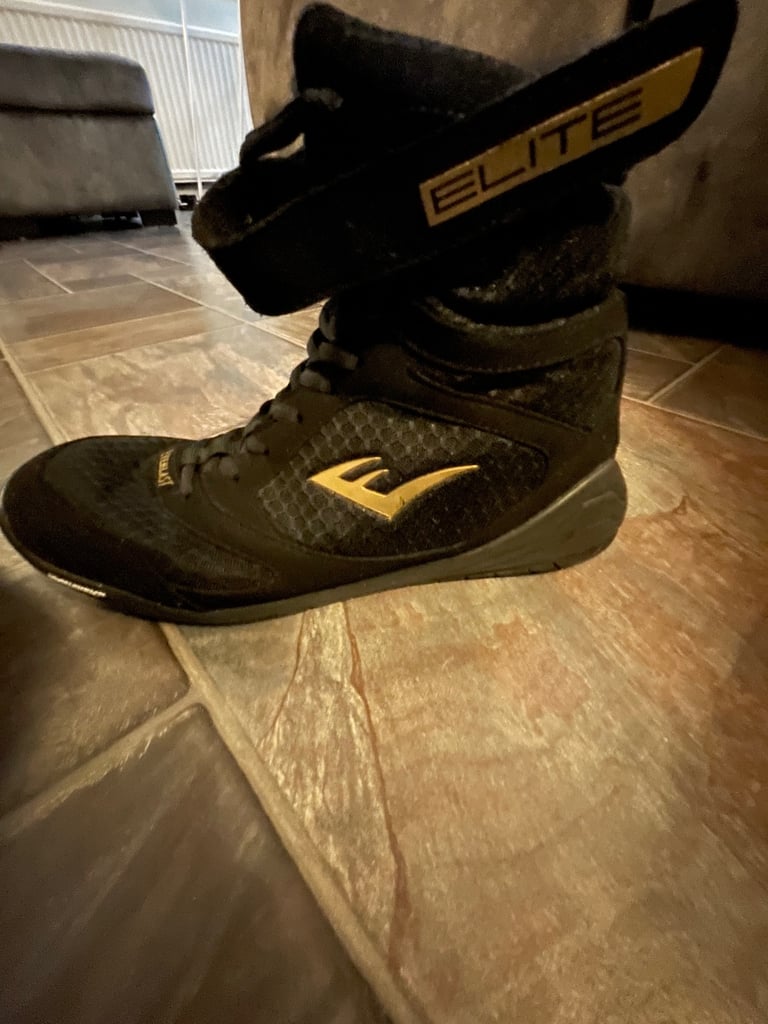 Barley used everlast pro elite boxing boots (price negotiable)
