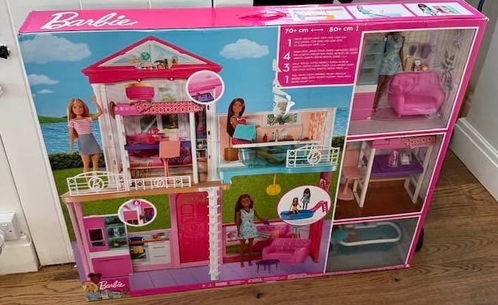 Barbies doll house 