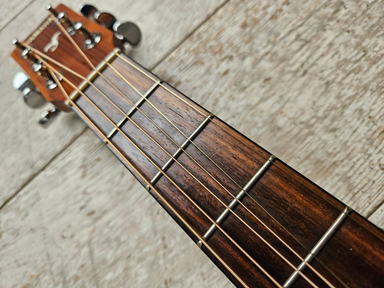 Yamaha FG700MS Solid top, Low Action acoustic guitar
