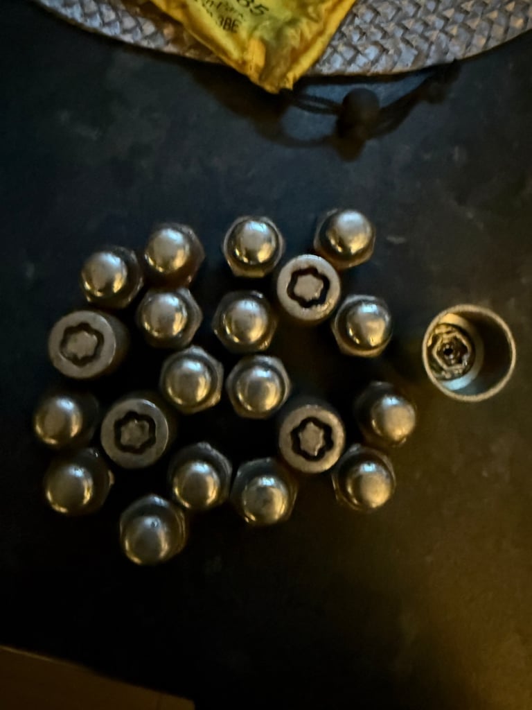 image for Hyundai wheel nut set