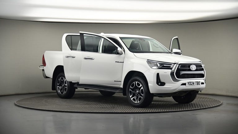 2024 Toyota Hilux 2.8 D-4D Invincible Pickup Double Cab 4dr Diesel Auto 4WD Euro 6 (s/s) (204 Pic...