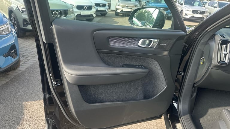 2025 Volvo XC40 Black Edition Ultra, B4 Mild hybrid, Petrol ESTATE Petrol/Electric Hybrid Automatic