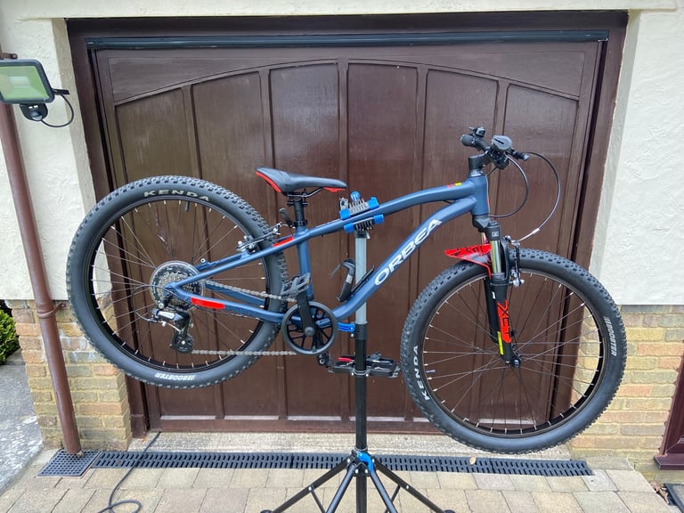 Share Orbea MX 24 XC Kids Mountain Bike – 24” Wheels, Shimano Altus 7-Speed.
