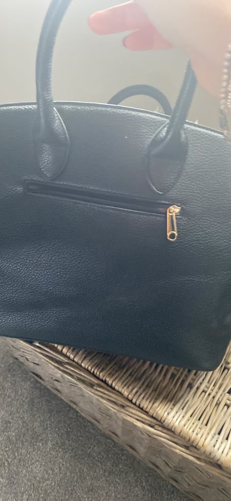 Ladies black shoulder bag 