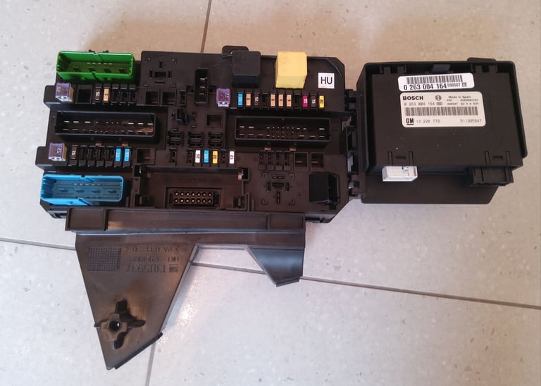 Astra H rec rear electrical centre with code/car pass