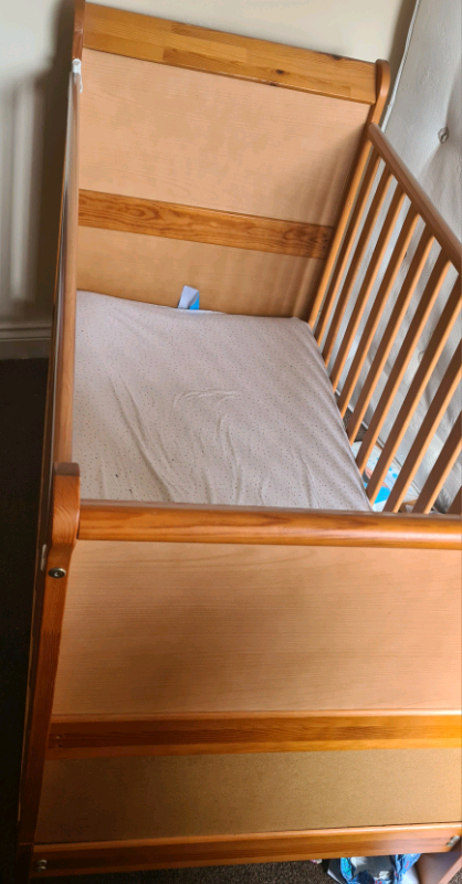 Mamas and papas hampton hotsell cot bed