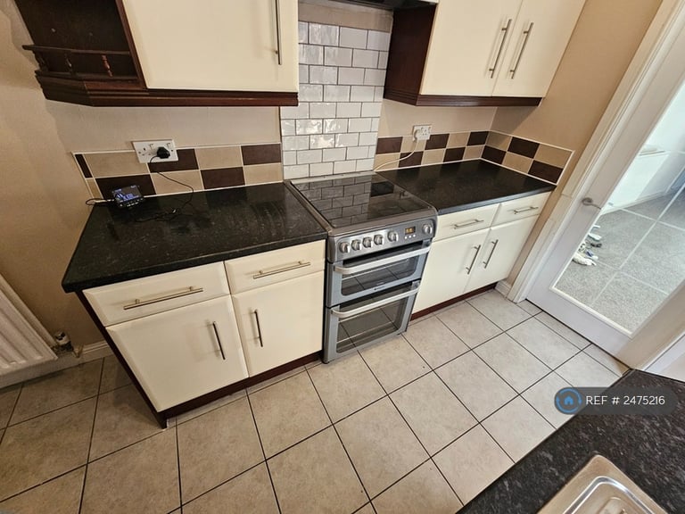 2 bedroom house in Saturn Road, Stoke-On-Trent, ST6 (2 bed) (#2475216)