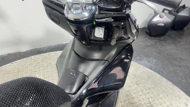 Honda PCX 2011 WW 60K NON RUNNING PROJECT BIKE PARTS BIKE 125CC