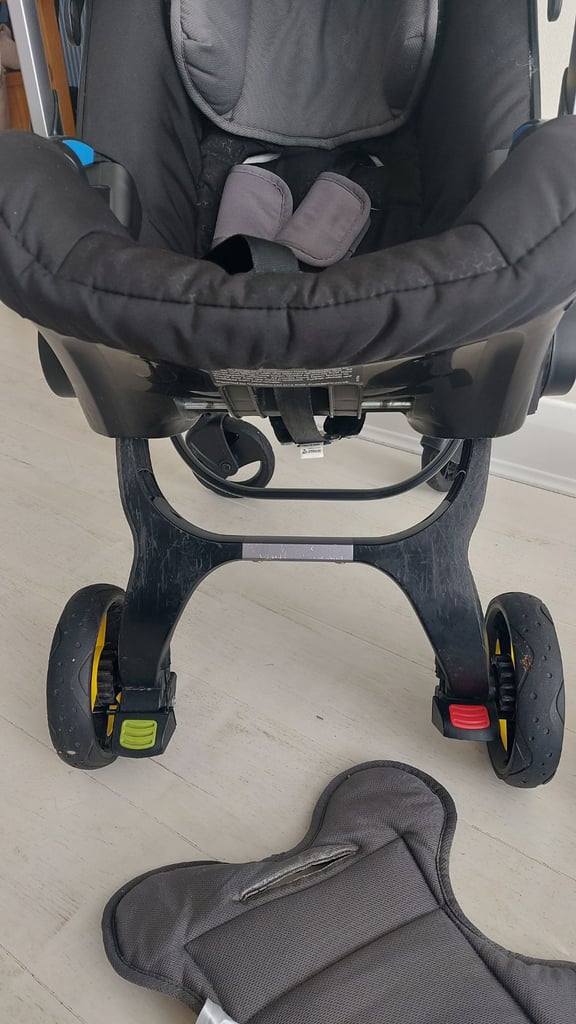 Doona pushchair car seat buggy travel school trips a must have, rain cover,isofix,nappy bag,