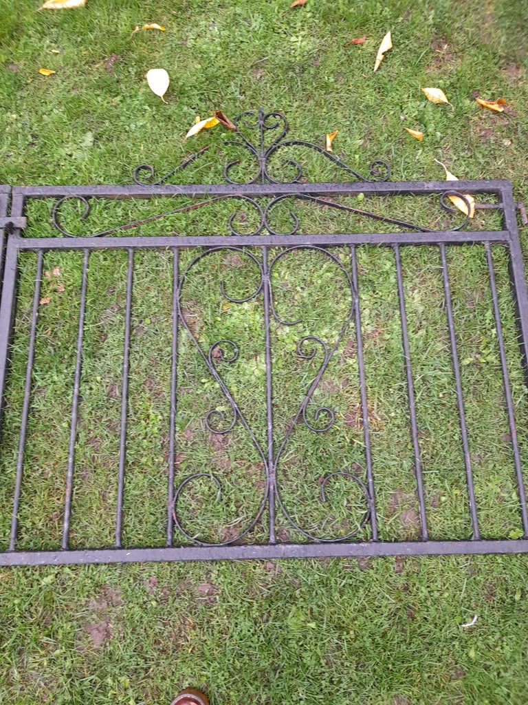Metal  gates 