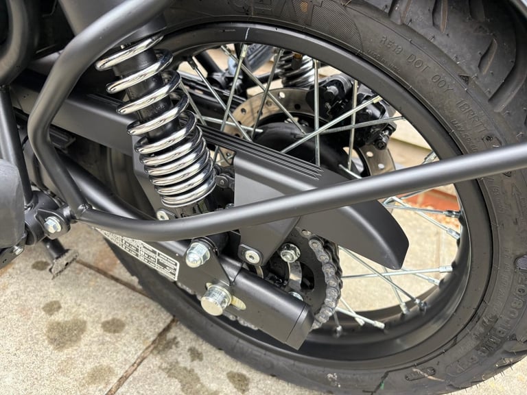 2023 / 23 Royal Enfield CLASSIC 350 £3250 Black 201 miles.