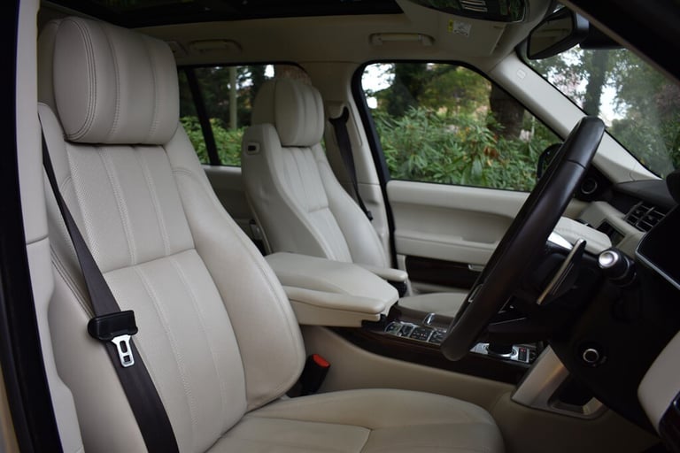 2014 Land Rover Range Rover V8 AUTOBIOGRAPHY+11 Services carried out! Estate Petrol Automatic