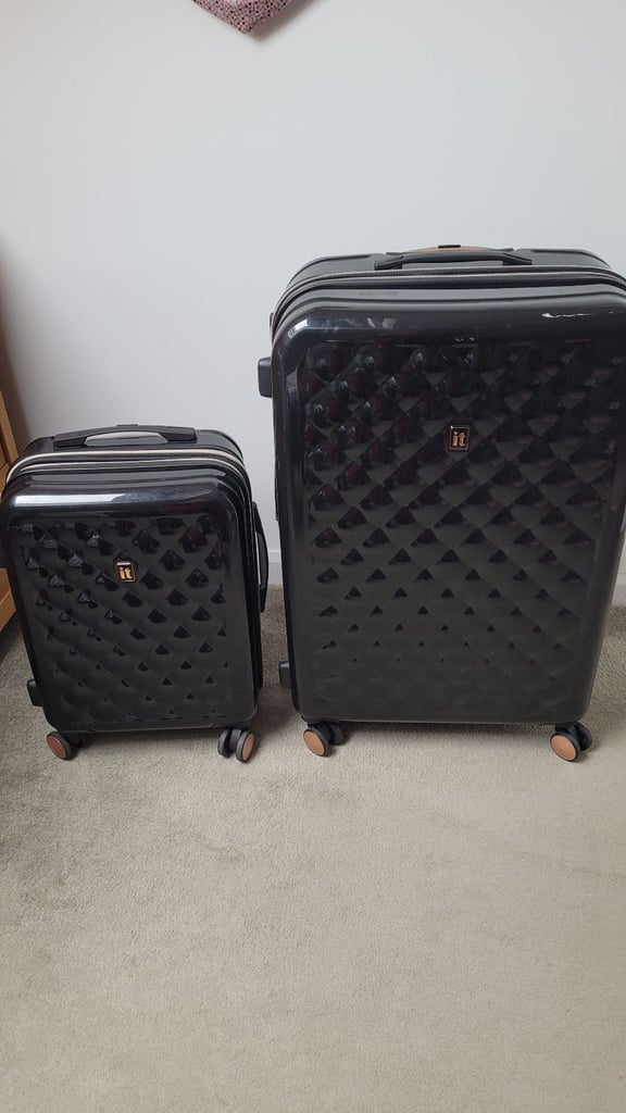 IT large and small suitcases