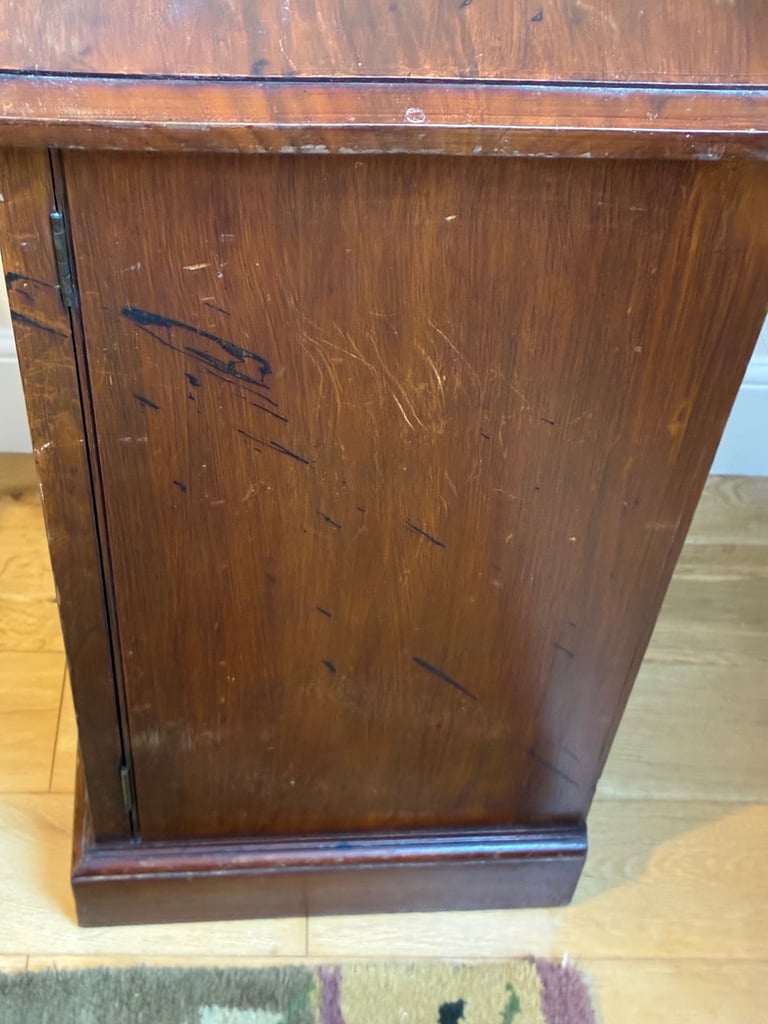 Hall / side / diningroom cupboard 