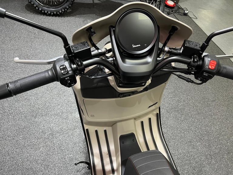 Piaggio Vespa GT GTV 300 scooter, 2024