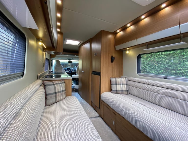 AUTO-TRAIL V-LINE 635 SE - 2017 - REAR LOUNGE - 2 BERTH