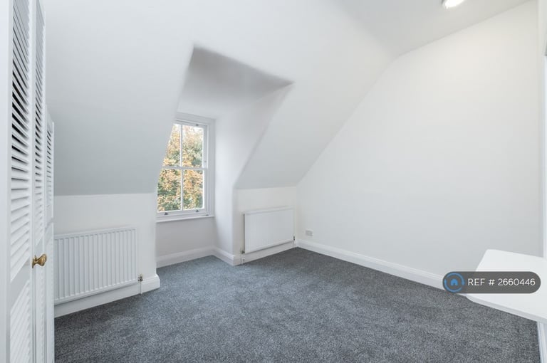 2 bedroom flat in Avonmore Road, London, W14 (2 bed) (#2660446)