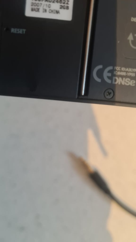 Samsung s5 tilt and slide speaker 2gb mp3 player. Fully Working and in great condition