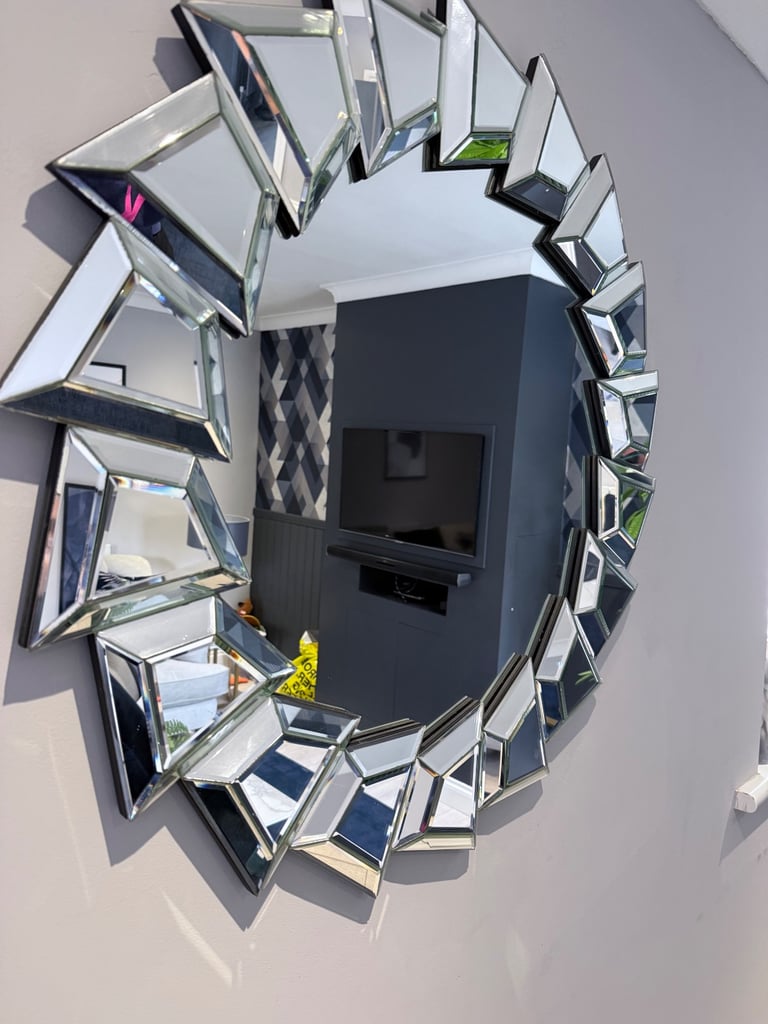 Modern Geometric Round Wall Mirror – 86cm x 86cm – Excellent Condition 