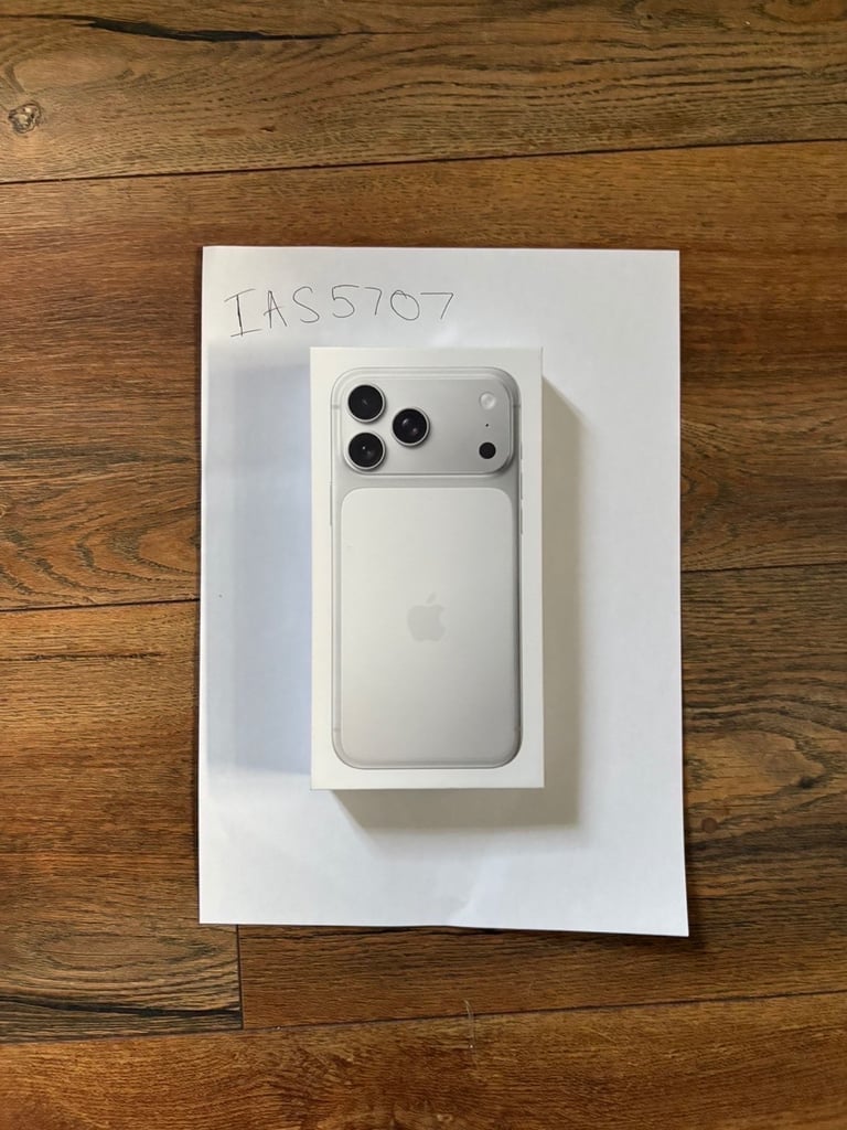iPhone 17 Pro Max White