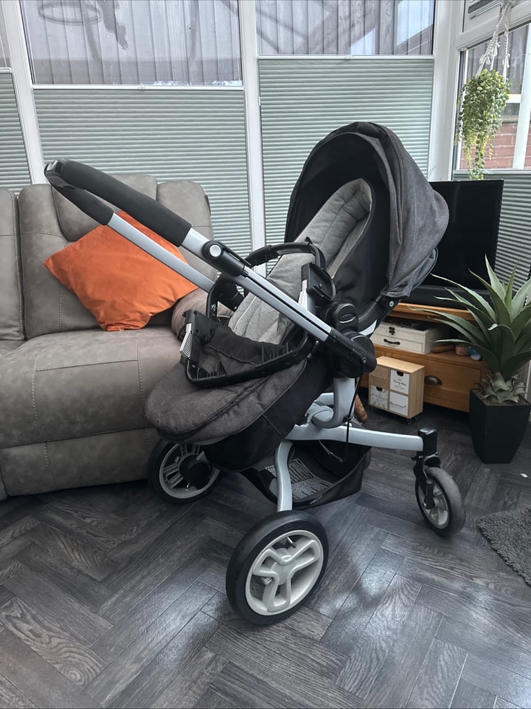 Beautiful pushchair stroller cost £279 sell £50