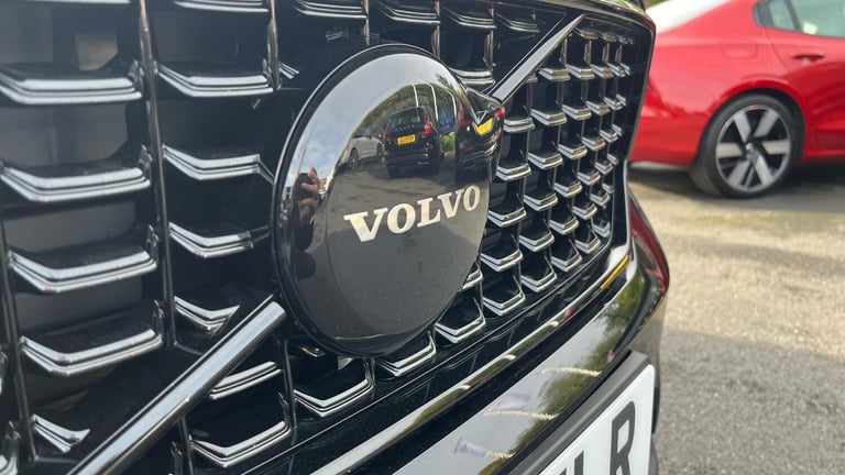 2025 Volvo XC40 2.0 B4 MHEV Plus Black Edition DCT Auto Euro 6 (s/s) 5dr ESTATE Petrol/Electric H...