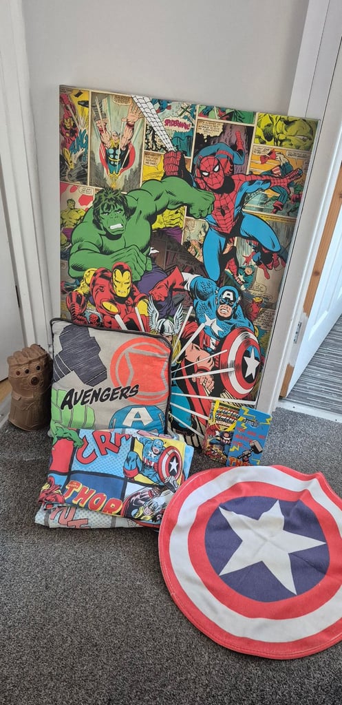 image for Avengers bedroom bundle like new